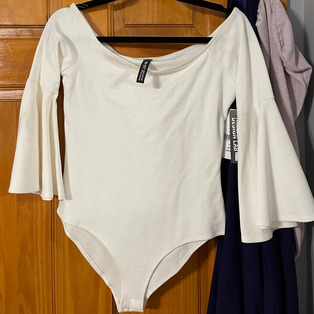 NWT off the shoulder peasant sleeve bodysuit